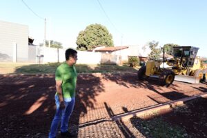 Prefeitura leva asfalto e acessibilidade para entorno do Posto de Saúde do Altos do Indaiá 