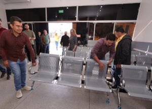 Prefeitura troca todas as cadeiras da UPA e torna ambiente mais confortável e acolhedor 