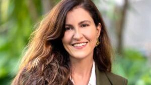 Quem é Leonora Bardini, substituta de Amauri Soares?