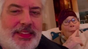 Roberto de Carvalho emociona famosos em última foto com Rita Lee