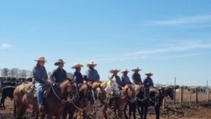 Peões na fazenda. Foto: Divulgação