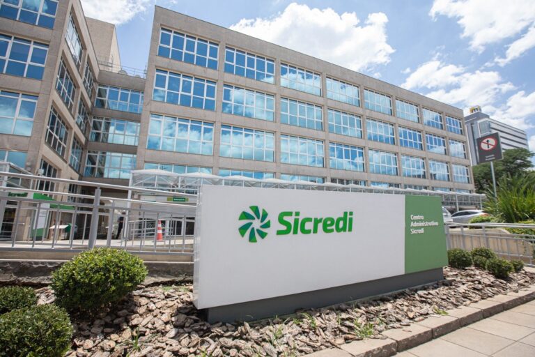 Sicredi anuncia R$ 68 bilhões para produtores no Plano Safra 2025/26
