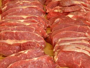Tarifa retém em portos ou em alto-mar 30 mil t de carne destinadas aos EUA, diz Abiec