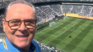 Torcida "culpa" Luis Roberto por eliminações no Mundial de Clubes