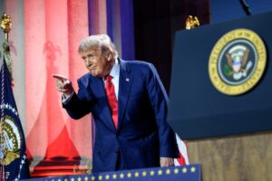 Trump assina decreto que eleva tarifas de exportação do Brasil para 50%