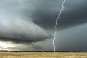 Última semana de julho começará com pancadas de chuva, ventos fortes e tempo seco pelo Brasil