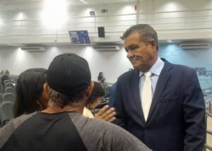 Vereador Delei Pinheiro reivindica operação tapa-buracos em diversos bairros da Capital