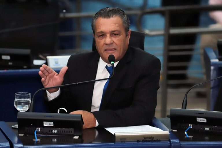 Vereador Delei solicita término da limpeza no entorno do córrego entre os bairros Marcos Roberto e Guanandi