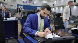 Vereador Fábio Rocha cobra providências para a Praça dos Imigrantes