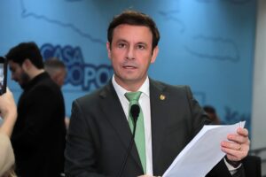 Vereador Salineiro apresenta projeto para reduzir tarifa de esgoto na Capital