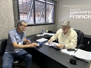 Vereador Veterinário Francisco homenageia Joelson Chaves de Brito com Medalha “Dr. Arlindo de Andrade Gomes”