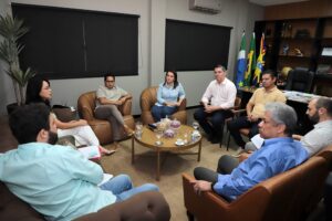 Vereadores se reúnem com prefeita e secretários para debater construção orçamentária do Município