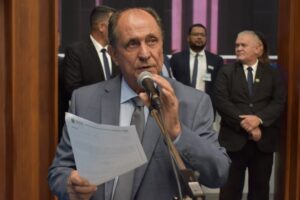 Zé Teixeira solicita investimentos na educação em Dourados e Ivinhema
