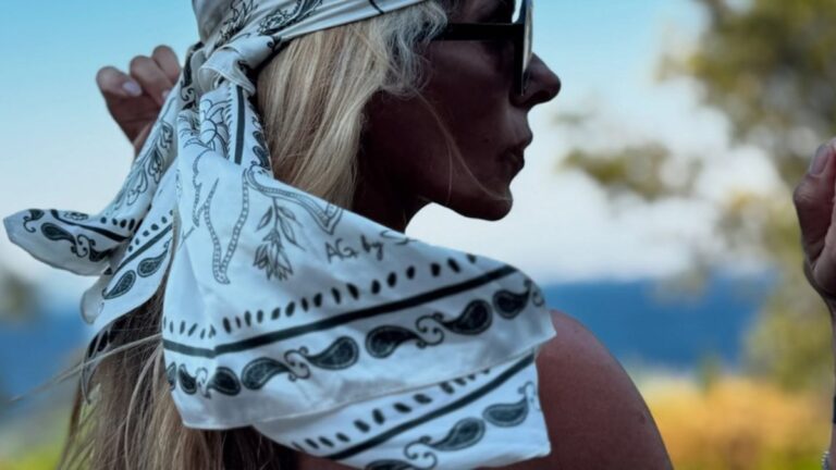Adriane Galisteu posa de topless e ganha elogios na web: "Linda"