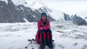 Alpinista quebra perna e fica presa em montanha inacessível