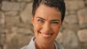 Ana Paula Arósio surpreende fãs ao retornar à Globo