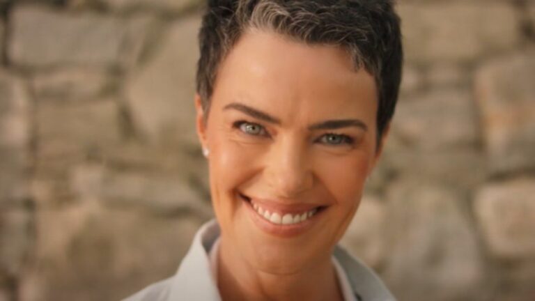 Ana Paula Arósio surpreende fãs ao retornar à Globo