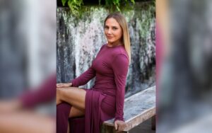Aos 59, Heloisa Périssé posa deslumbrante e celebra nova fase