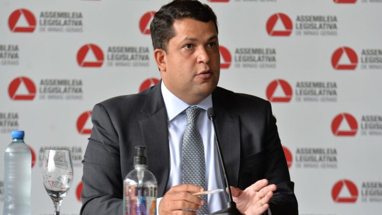 Após cortes e tensão, deputado será o novo CEO da CNN