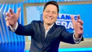 Apresentador do Balanço Geral faz chá revelação ao vivo