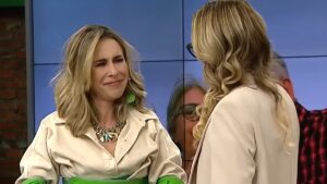 Apresentadora da TV Gazeta chora ao usar traje que simula velhice