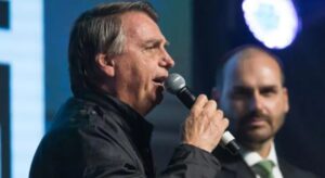 Asilo na Argentina, conversas com Malafaia e advogado de empresa de Trump: os argumentos da PF para indiciar Jair e Eduardo Bolsonaro