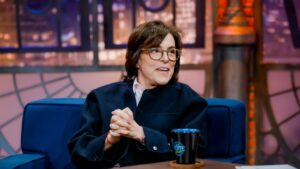 Barbara Gancia relembra sua luta contra o alcoolismo no SBT