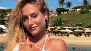 Bruna Griphao aproveita dia ensolarado para renovar bronzeado