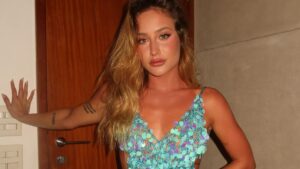 Bruna Griphao conquista web ao posar com look brilhante: "Amei"