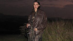 Bruna Marquezine ostenta look avaliado em mais de R$ 100 mil