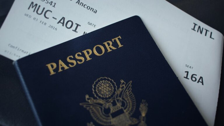 Carimbo em passaporte: Europa terá controle de viagem eletrônico