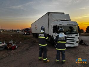 Carreta apresenta falha mecânica e princípio de incêndio na BR-163 em Coxim
