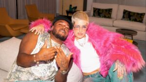 Clau e Vulgo FK unem o reggaeton e o R&B em 'Replay'