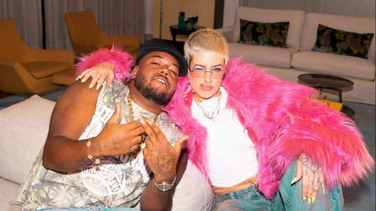 Clau e Vulgo FK unem o reggaeton e o R&B em 'Replay'