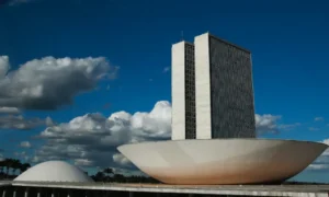 Congresso deve analisar hoje PL da Adultização e PEC da blindagem