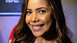 Conheça Amanda Wanessa, cantora gospel em coma desde 2021