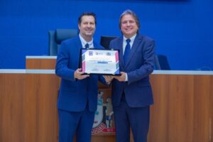 Deputado Caravina é homenageado com título de Cidadão Três-Lagoense