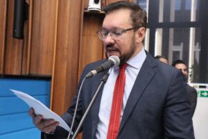 Deputado Lucas de Lima cobra pavimentação e drenagem no bairro Aquarius 1 e 2