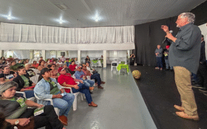 Deputado Zeca faz giro pelo interior ouvindo a população