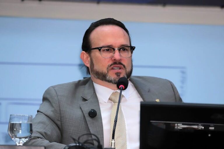 Dr. Lívio critica colapso na Saúde de Campo Grande e cobra ação imediata da prefeitura