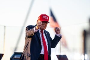 Economista de Harvard classifica tarifaço de Trump como ineficaz até para americanos