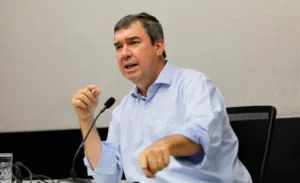 Eduardo Riedel assina filiação ao PP, e PSDB perde último governador