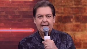 Famosos se solidarizam com Faustão, internado após transplante
