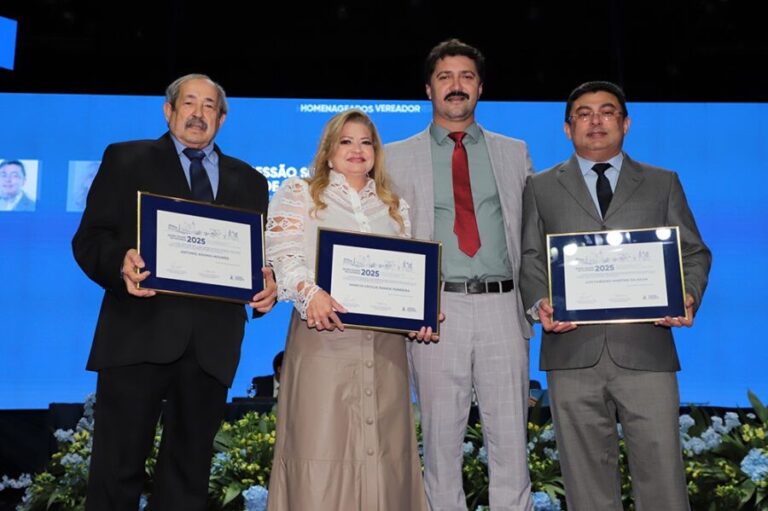 Flávio Cabo Almi participa de Sessão Solene pelos 126 anos de Campo Grande e homenageia cidadãos