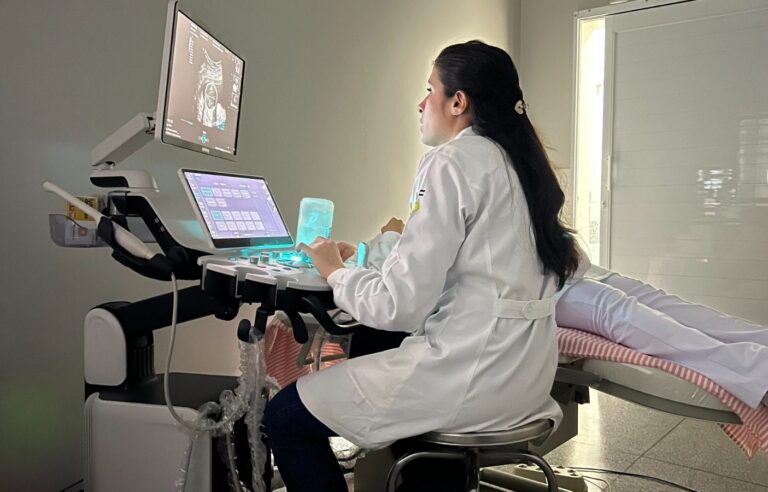 Governo entrega ultrassom e raio-x de alta resolução que ampliam precisão em mais de 600 exames por mês