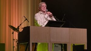 Ivan Lins homenageia Preta Gil em show de celebração de 80
anos