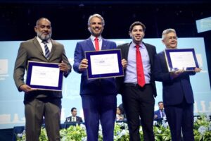 Jean homenageia figuras de destaque com título de cidadão campo-grandense
