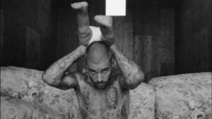 Justin Bieber lança clipe de "Yukon" com cenas fofas do filho