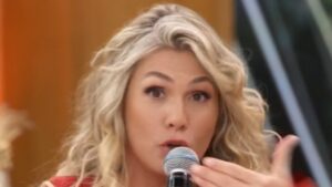 Lívia Andrade relembra conversa emocionante com Silvio Santos