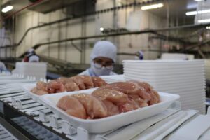 Mais três países retiram restrições à carne de aves brasileira